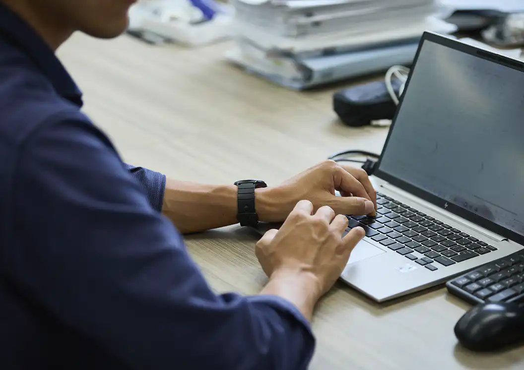 「地方でも経営スキルを活かしたいが、適切なポジションが見つからない」という悩みのイメージ図